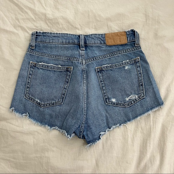 Cut Off High Rise Jean Shorts - Picture 2 of 3